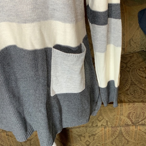 Pullover Knit Gray and Cream women’s Sweater Wool blend Pocket Preppy Academia - Picture 2 of 6